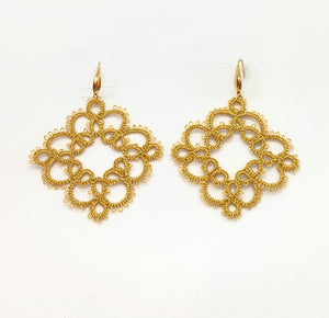 CELIA. Haute couture earrings, made in tatting.