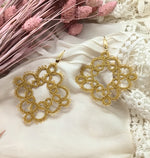 Load image into Gallery viewer, CELIA. Haute couture earrings, made in tatting.
