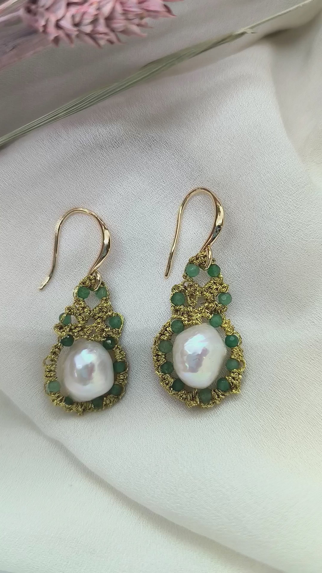 Boucles d'oreilles avec perles d'eau douce et grenats CORNELIA