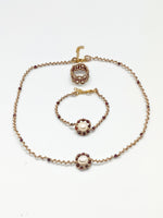 Load image into Gallery viewer, Collier avec grenats et grande perle d&#39;eau douce CORNELIA
