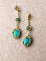 Charger l&#39;image dans la galerie, Boucles d&#39;oreilles en dentelle avec amazonite et aventurine SARAH LONGUES.
