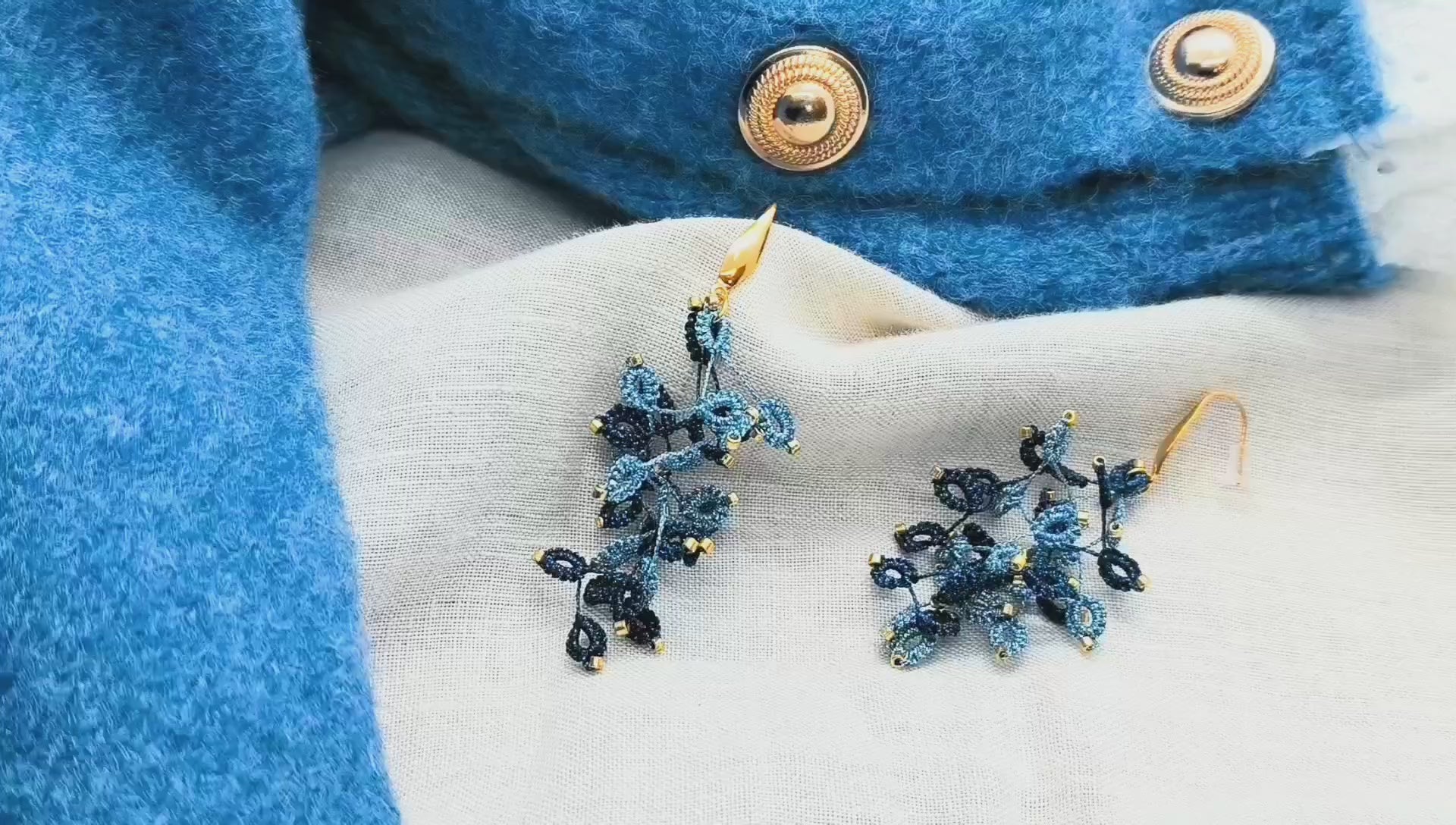 boucles d'oreilles en dentelle de frivoité et verres japonais. deux coloris. Pilar Navarro PARIS