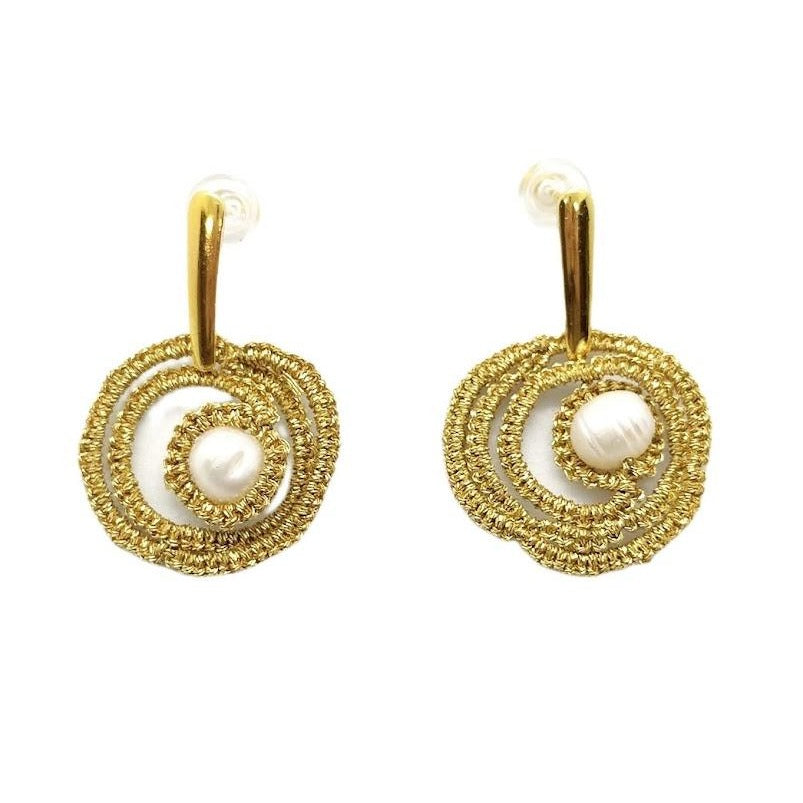 Boucles d'oreilles TOKYO.  Dentelle et perles naturelles. Pilar Navarro Paris 