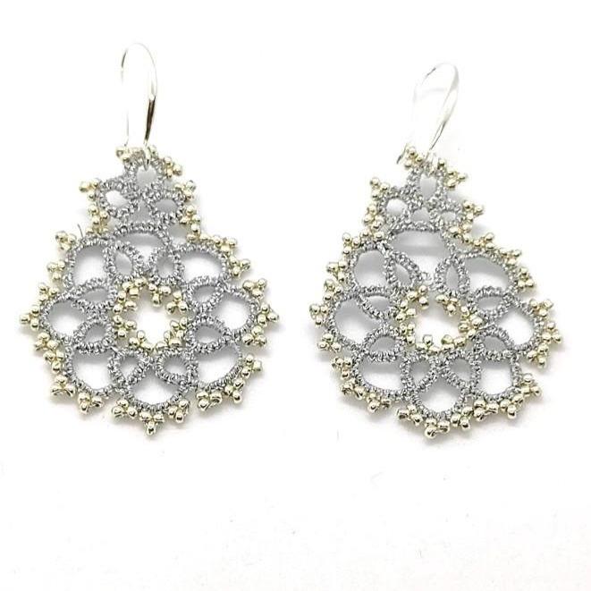 Boucles d'oreilles en dentelle en frivolité et pierres en verres RÊVE.