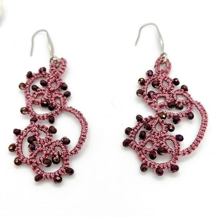 Boucles d'oreille exclusives AURA Pilar Navarro PARIS rose mauve Lorina Balteanu