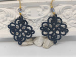 Charger l&#39;image dans la galerie, Boucles d&#39;oreilles haute couture PilarNavarro PARIS baroque bleu marine lorina balteanu
