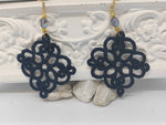 Load image into Gallery viewer, Boucles d&#39;oreilles haute couture PilarNavarro PARIS baroque bleu marine lorina balteanu
