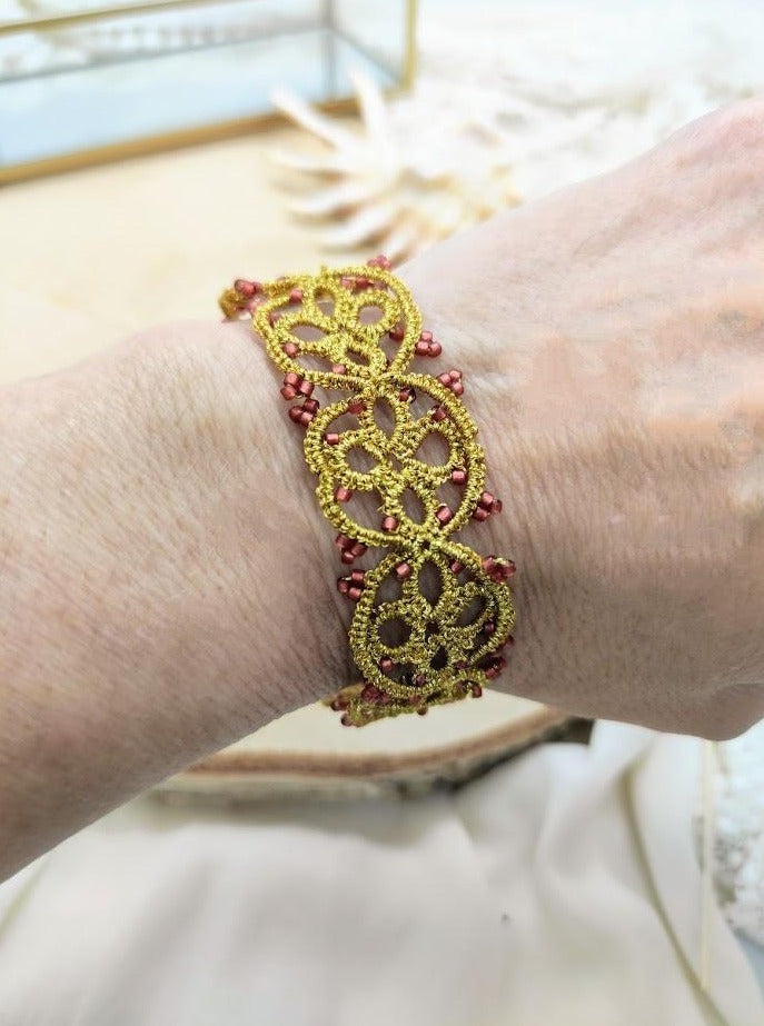 bracelet en dentelle de frivolité tatting perles miyuki Pilar Navarro Paris