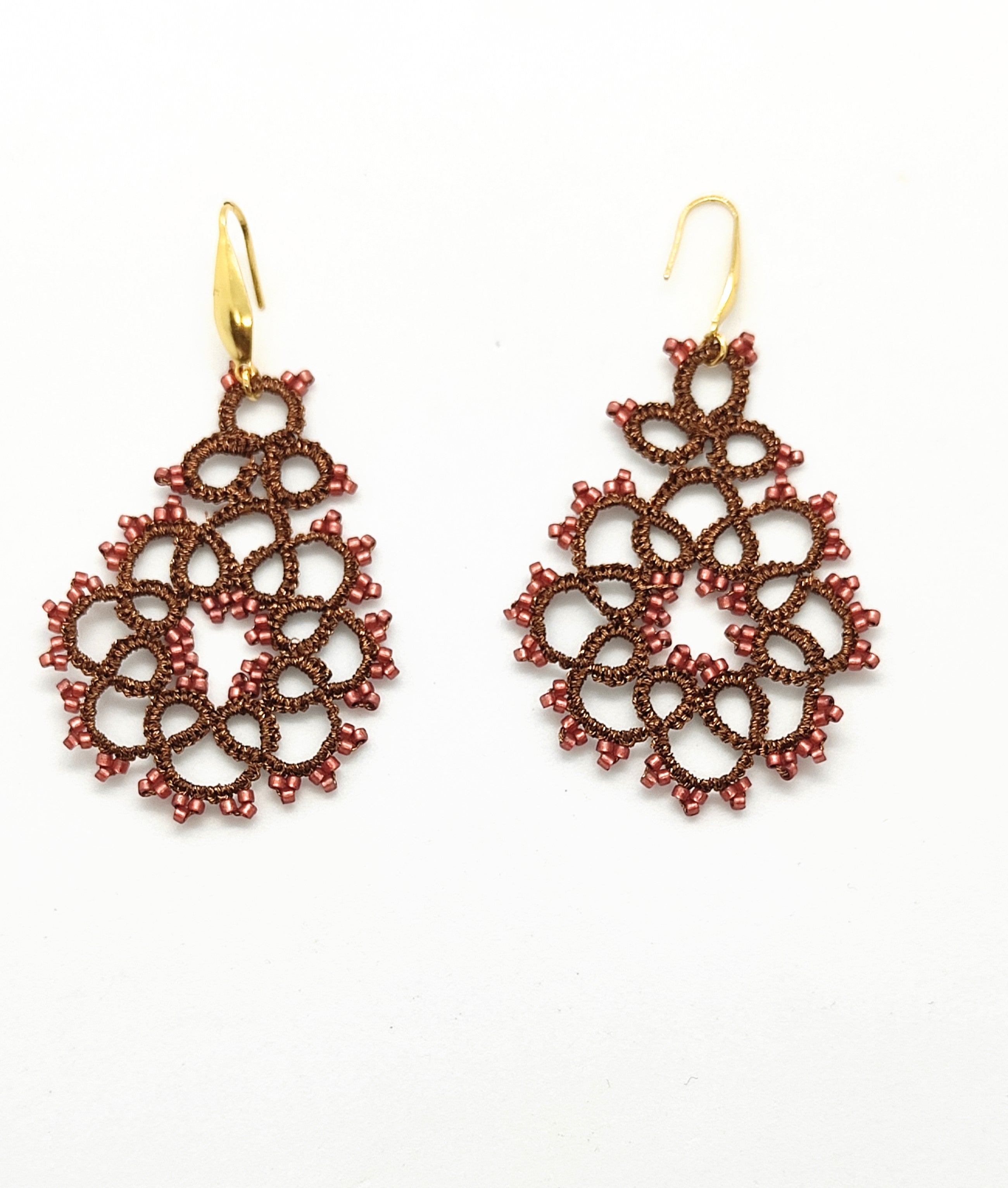 DREAM. Tatting lace earrings and glass stones. 