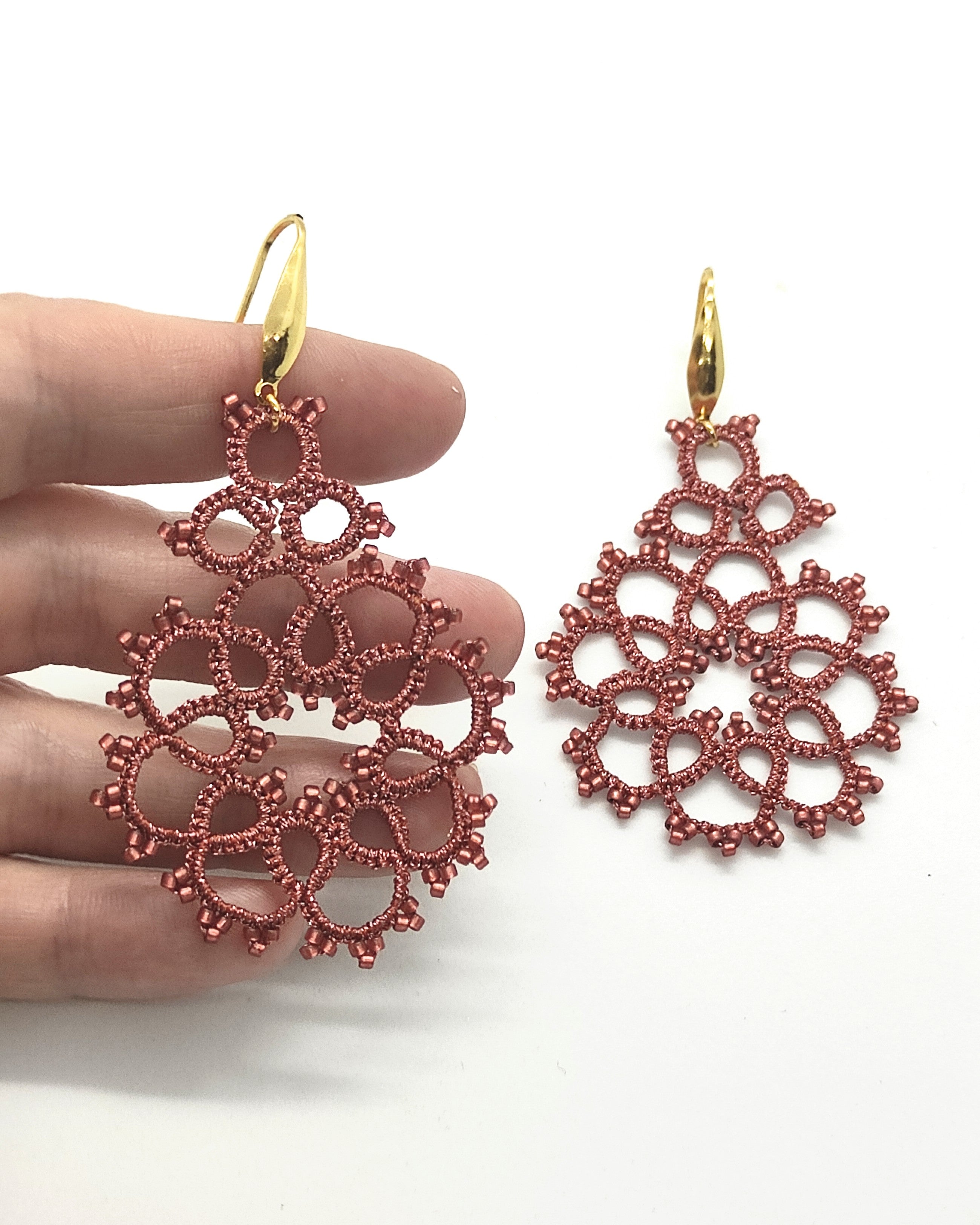 DREAM. Tatting lace earrings and glass stones. 