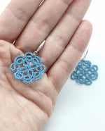 Load image into Gallery viewer, ROSES. Tatting lace earrings in miyuki glasses.
