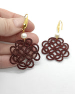 Load image into Gallery viewer, ROSES. Tatting lace earrings in miyuki glasses.
