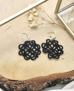 Load image into Gallery viewer, ROSES. Tatting lace earrings in miyuki glasses.
