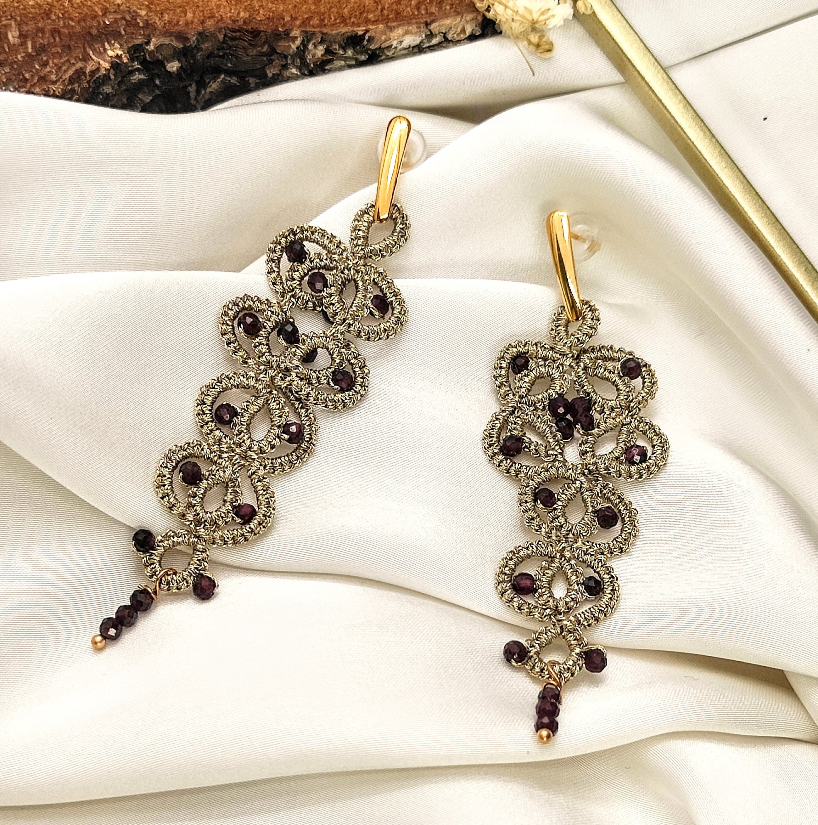 MYRIAM. Frivolity lace earrings and glass stones.
