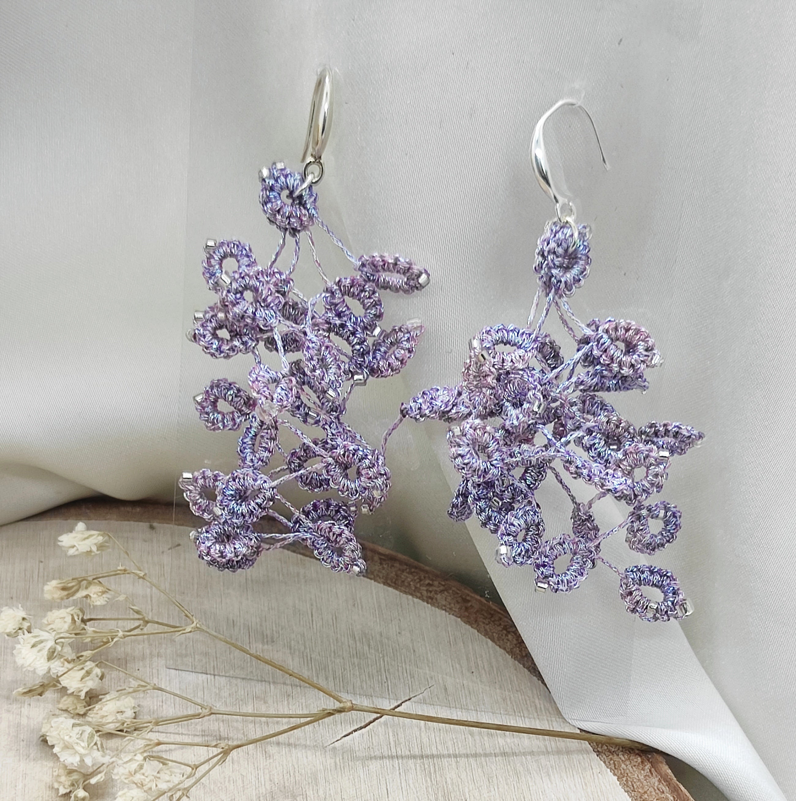 CASCADE. Haute couture earrings, made in tatting