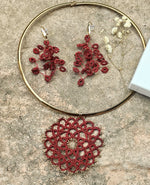 Load image into Gallery viewer, DAWN. Haute couture necklace made with the technique of tatting.
