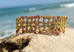Cargar imagen en el visor de la galería, bracelet doré en dentelle de frivolité tatting perles rouges Pilar Navarro Paris
