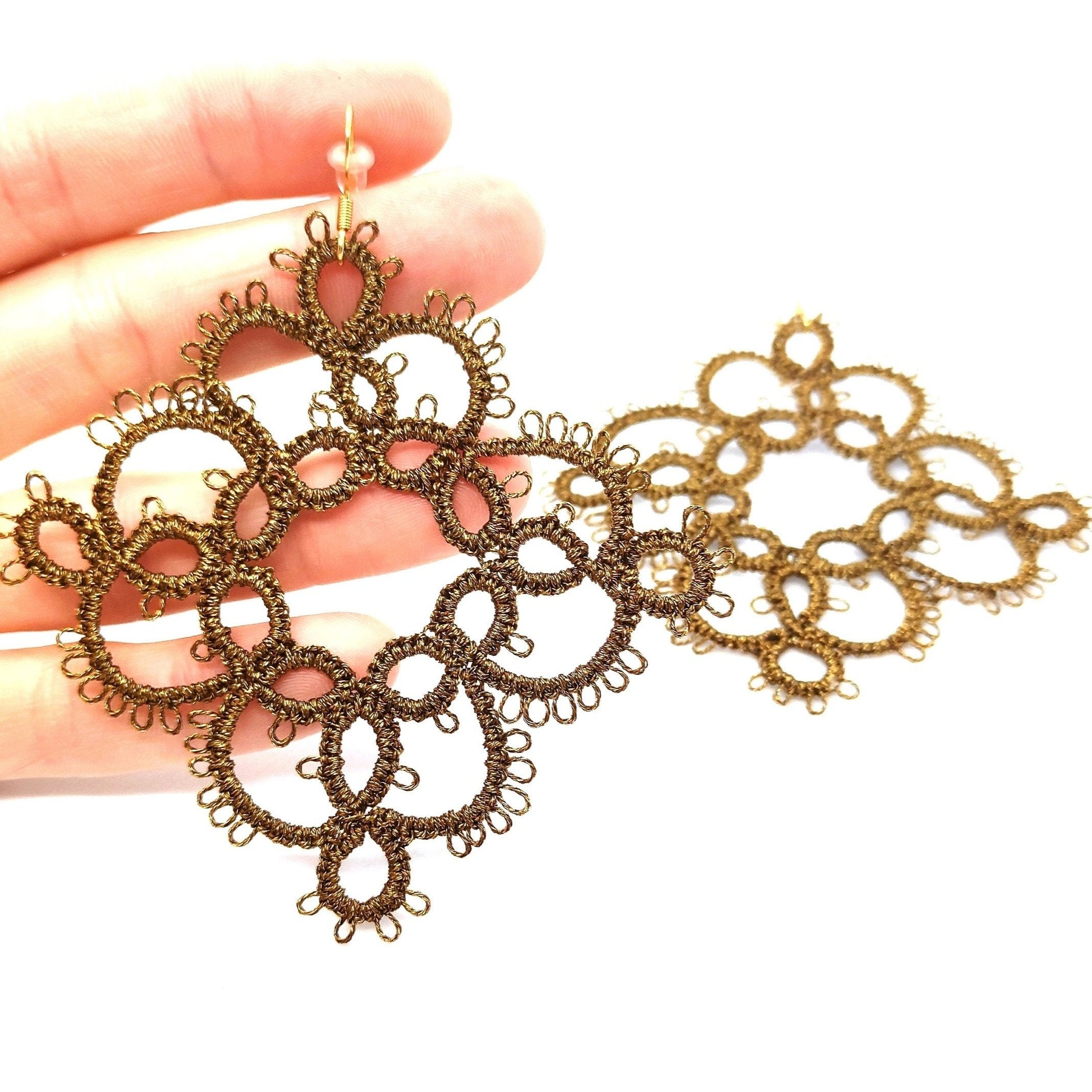 CELIA. Haute couture earrings, made in tatting.