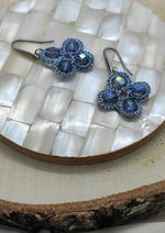 Cargar imagen en el visor de la galería, Pilar Navarro PARIS boucles d&#39;oreilles AUBE en dentelle et verre bleu gris plus jolies que chanel
