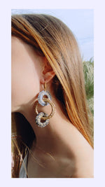 Charger l&#39;image dans la galerie, Pilar Navarro PARIS boucles d&#39;oreilles LAURA anneaux entrelacés crochet fil bleues
