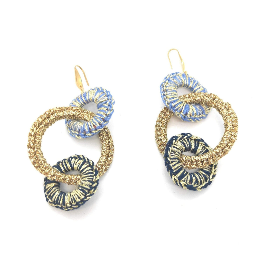 Pilar Navarro PARIS boucles d'oreilles LAURA anneaux entrelacés crochet fil bleues
