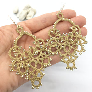 Pilar Navarro PARIS boucles d'oreilles LILIANA beige frivolité et verres. lorina balteanu