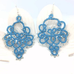 Pilar Navarro PARIS boucles d'oreilles LILIANA blue ciel dentelle en frivolité et verres. lorina balteanu