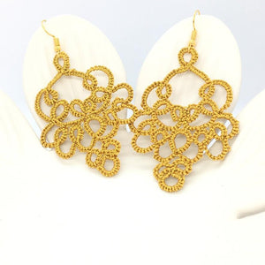 Pilar Navarro PARIS boucles d'oreilles LILIANA or dentelle en frivolité et verres. lorina balteanu.jpg