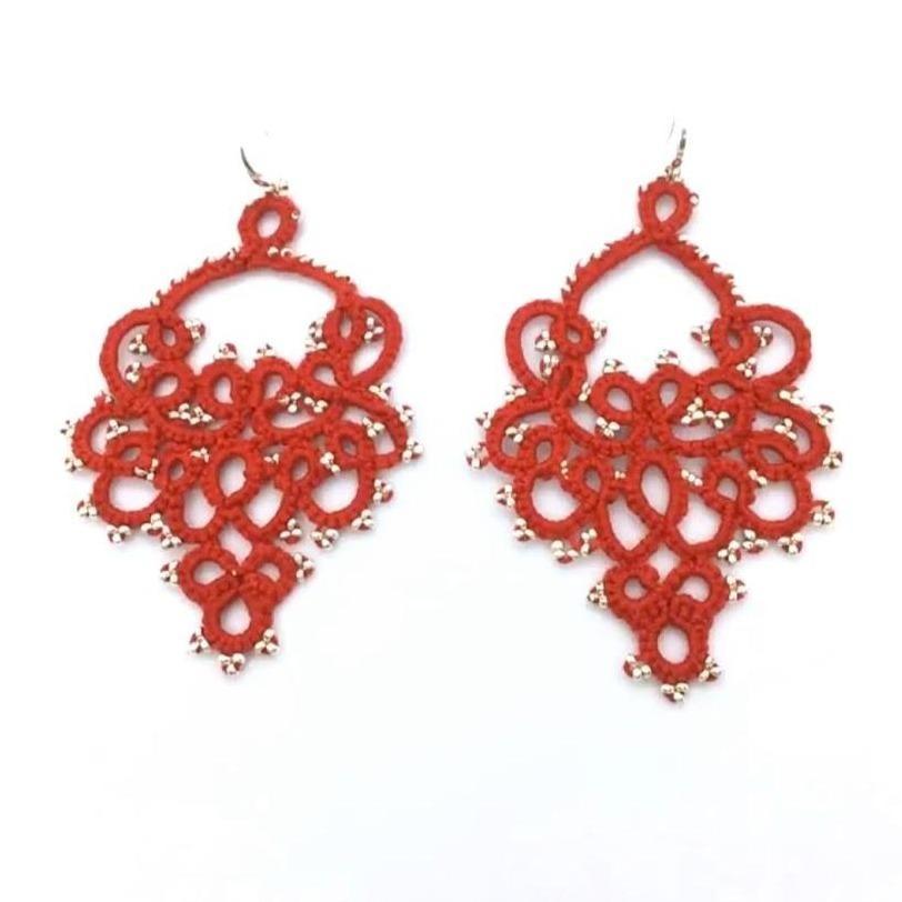 Pilar Navarro PARIS boucles d'oreilles LILIANA rouge dentelle en frivolité et verres. lorina balteanu