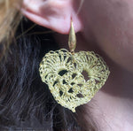 Cargar imagen en el visor de la galería, Pilar Navarro PARIS boucles d&#39;oreilles  artisanales COEUR D&#39;OR crochet fil doré
