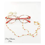 Load image into Gallery viewer, Pilar Navarro PARIS | Chaîne a lunettes faite à la main à crochet et verres facettés rouges 
