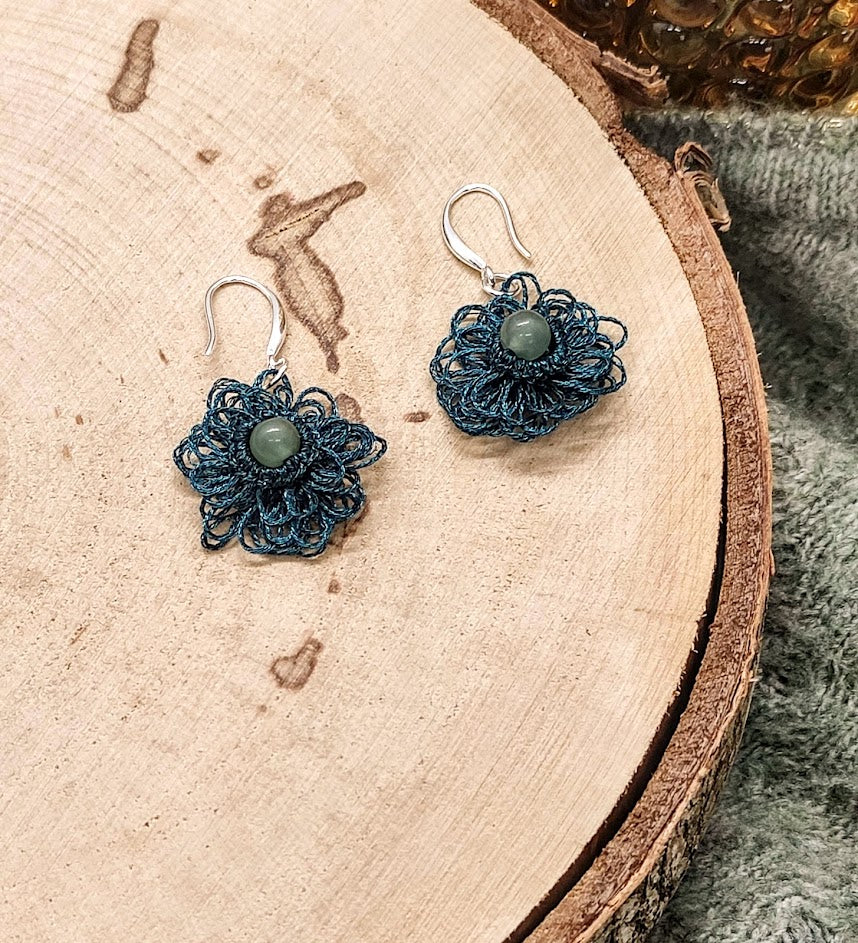 Boucles d'oreilles en dentelle et pierres fines. CHLOÉ