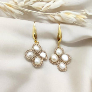 PEARLY DAWN. Lace earrings in tatting and natural pearls