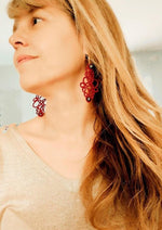 Load image into Gallery viewer, boucles d&#39;oreilles OXANA  dentelle rouge chaudron  

