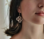 Load image into Gallery viewer, boucles d&#39;oreilles artisanales en dentelle de frivolité et perles miyuki FÉE 
