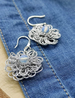 Charger l&#39;image dans la galerie, boucles d&#39;oreilles argent opale et dentelle Pilar Navarro PARIS

