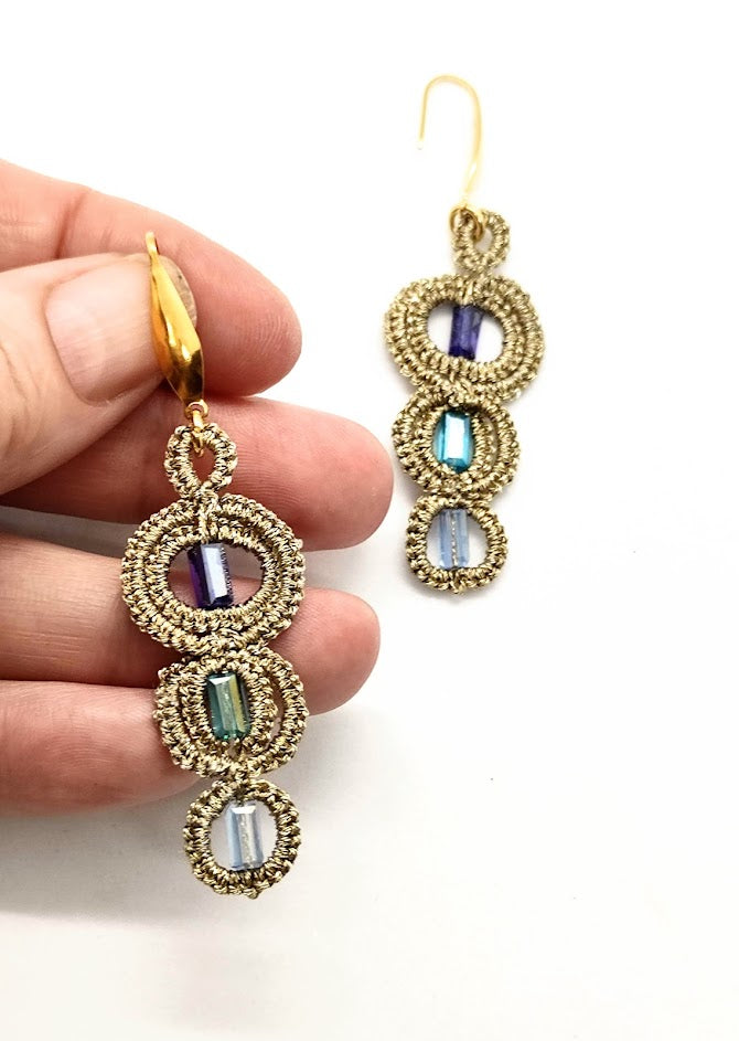 MYRIAM. Pendientes hechos a mano en hilo y cristales. 