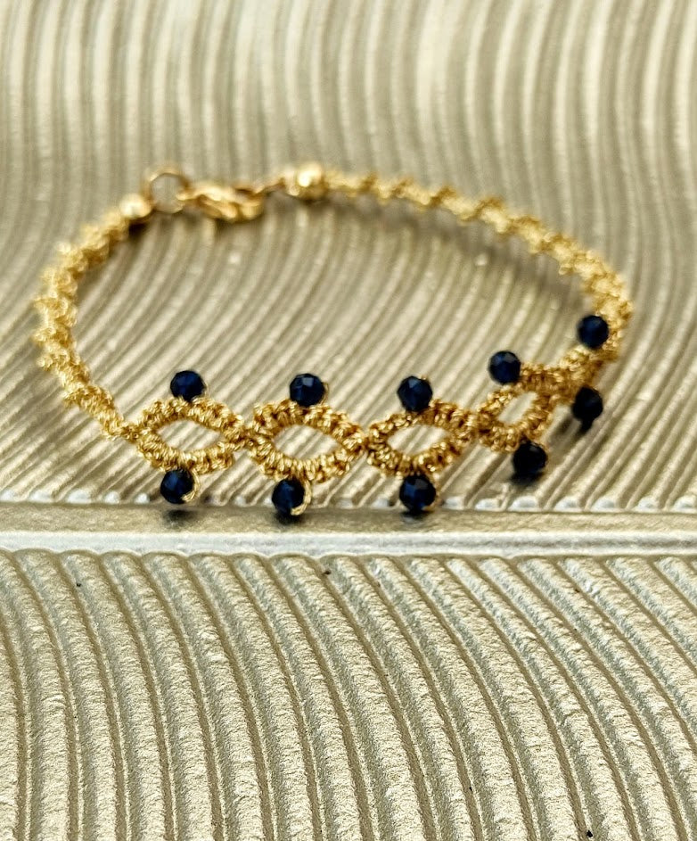 bracelet artisanal en dentelle de frivolité et perles fines pilar navarro paris SEVERINE