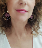 Cargar imagen en el visor de la galería, Pilar Navarro PARIS Créoles en fil métallisé rose mauve  Lorina Balteaunu
