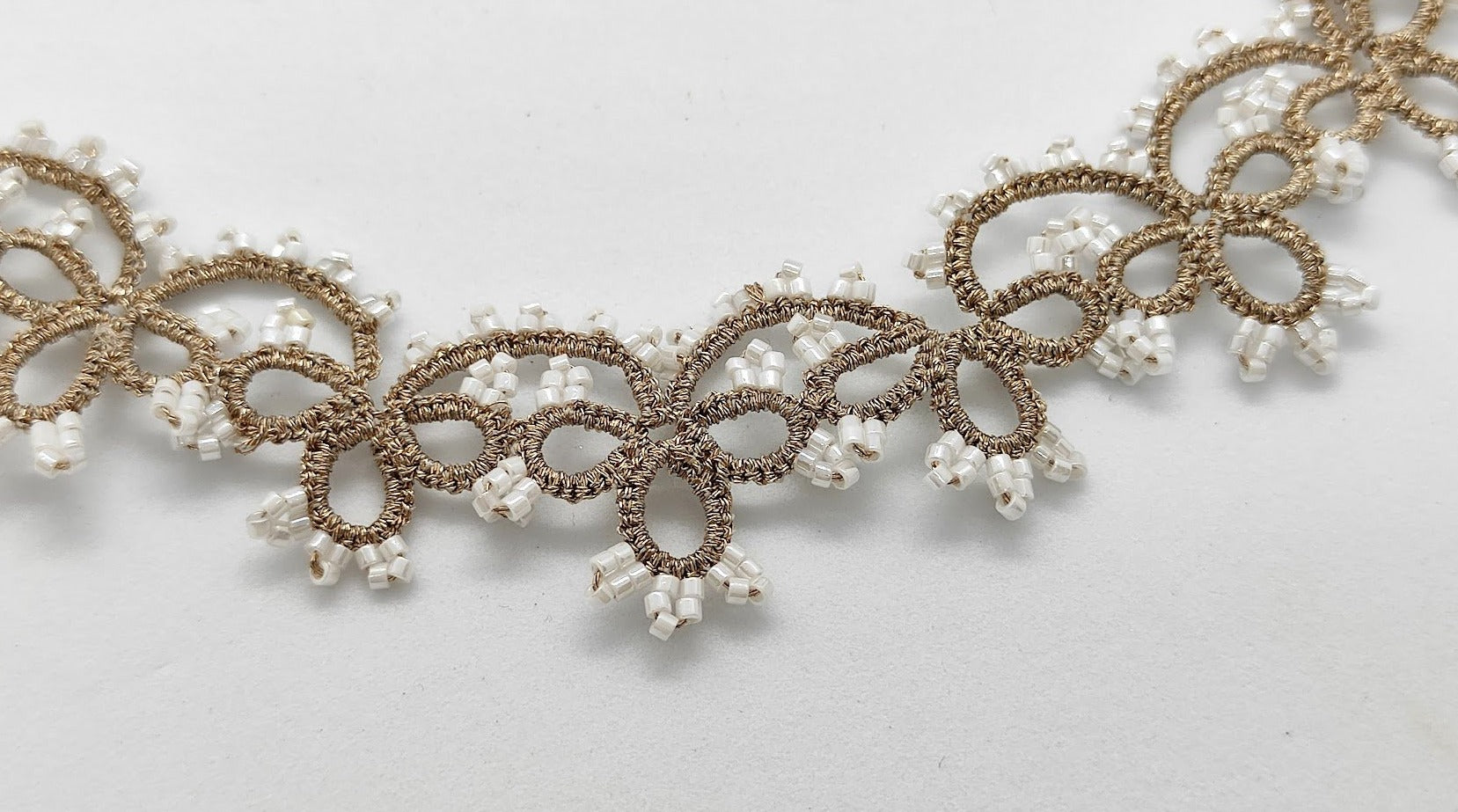 Ras de cou collier dentelle en frivolité en perles miyuki Pilar Navarro PARIS Lorina Balteanu