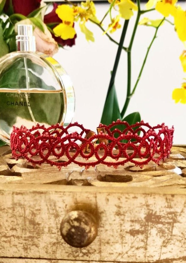 FAIRIES. Lace choker necklace in tatting and miyuki glasses.