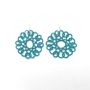 Boucles d'oreilles TOURNESOL, vert - mer. Dentelle en frivolité et verres 